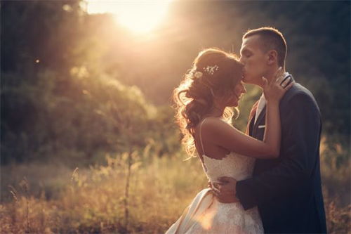 生肖蛇女和什么属相最适合(属蛇女和什么属相比较好,属蛇的人女人跟什么属相最配呀 )