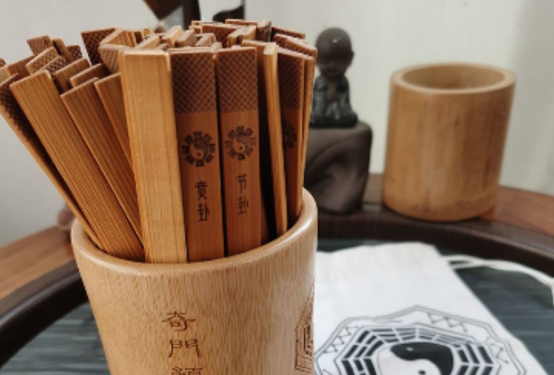 女人右手掌有痣好不好及能嫁进豪门的痣